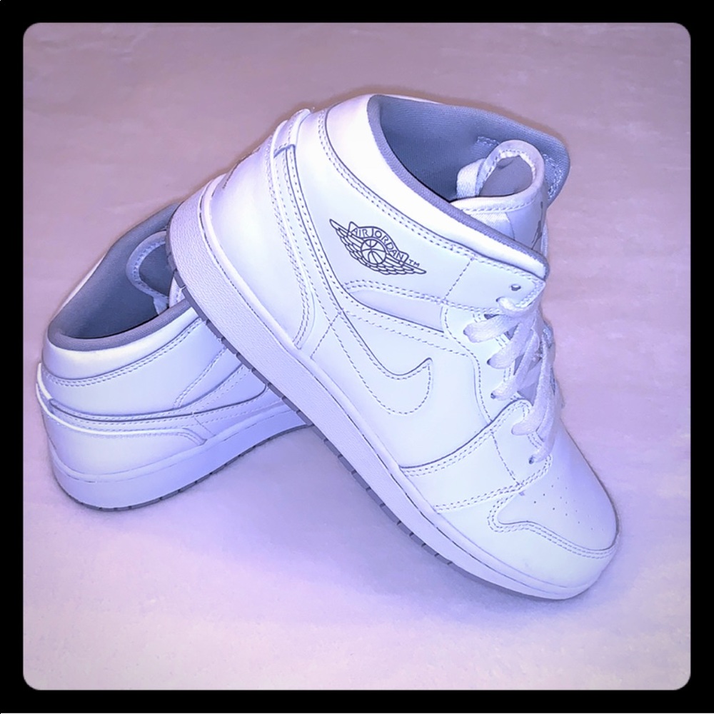 Air Jordan 1 White Sneaker | Style: 554725-112
